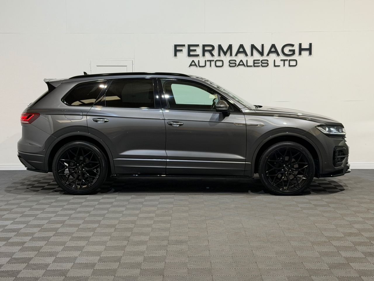 2021 VOLKSWAGEN TOUAREG 3.0 TDI V6 R-Line SUV 5dr Diesel Tiptronic 4Motion Euro 6 (s/s) (286 ps) - vehicle photo 3 for sale on PureCar