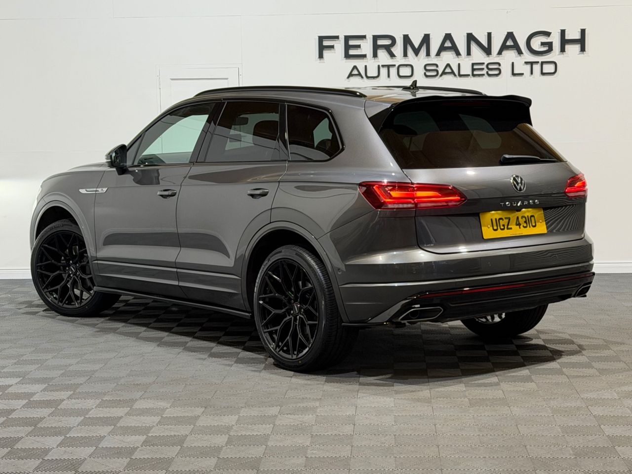 2021 VOLKSWAGEN TOUAREG 3.0 TDI V6 R-Line SUV 5dr Diesel Tiptronic 4Motion Euro 6 (s/s) (286 ps) - vehicle photo 4 for sale on PureCar