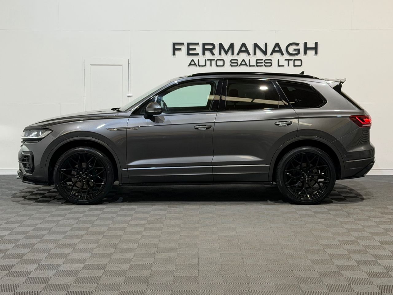 2021 VOLKSWAGEN TOUAREG 3.0 TDI V6 R-Line SUV 5dr Diesel Tiptronic 4Motion Euro 6 (s/s) (286 ps) - vehicle photo 6 for sale on PureCar