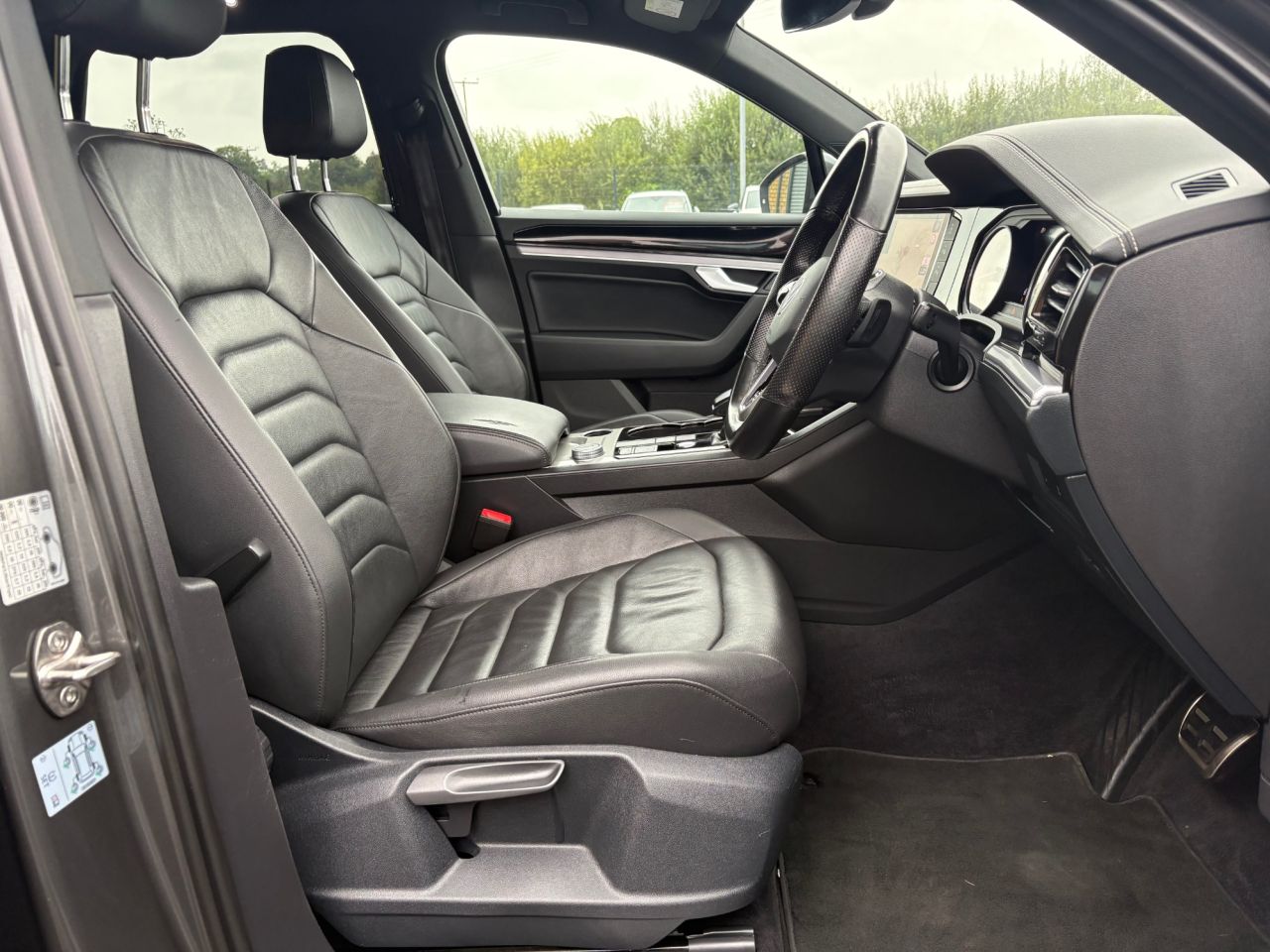 2021 VOLKSWAGEN TOUAREG 3.0 TDI V6 R-Line SUV 5dr Diesel Tiptronic 4Motion Euro 6 (s/s) (286 ps) - vehicle photo 12 for sale on PureCar