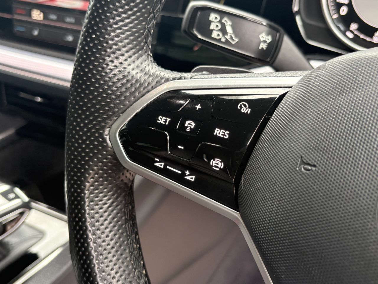 2021 VOLKSWAGEN TOUAREG 3.0 TDI V6 R-Line SUV 5dr Diesel Tiptronic 4Motion Euro 6 (s/s) (286 ps) - vehicle photo 18 for sale on PureCar