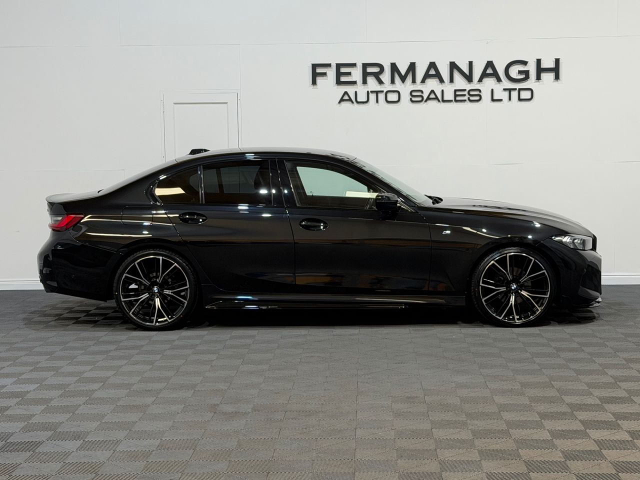 2023 BMW 3 SERIES 2.0 320d MHT M Sport Saloon 4dr Diesel Hybrid Auto Euro 6 (s/s) (190 ps) - vehicle photo 2 for sale on PureCar