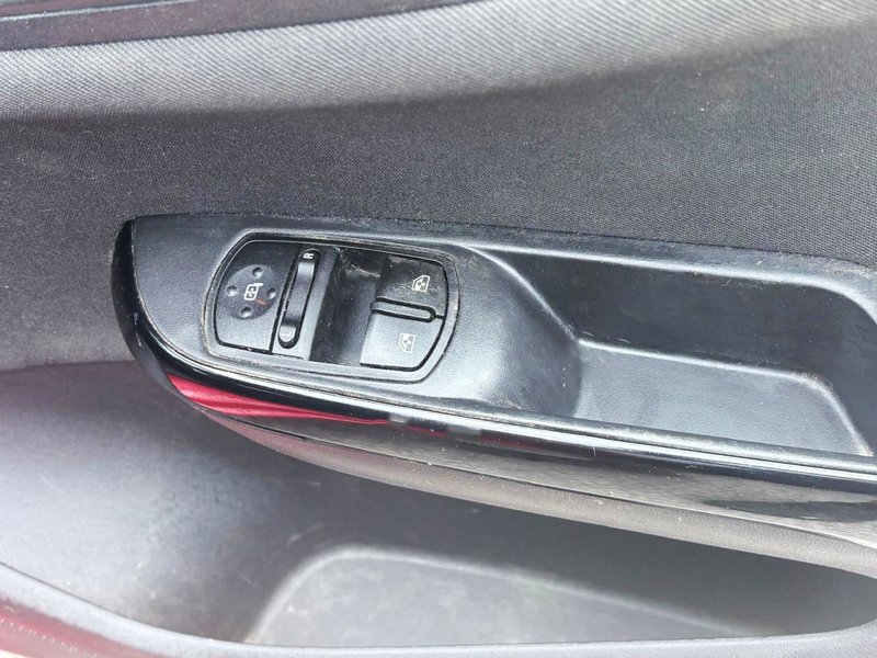 2019 Vauxhall Corsa in red — photo 16 of 18