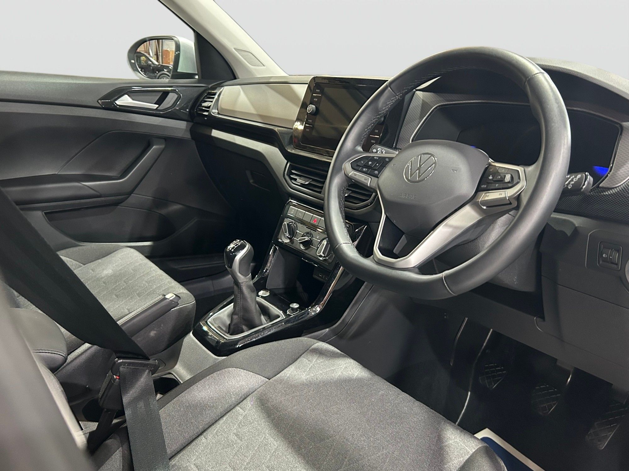 2025 Volkswagen T-Cross — image 5