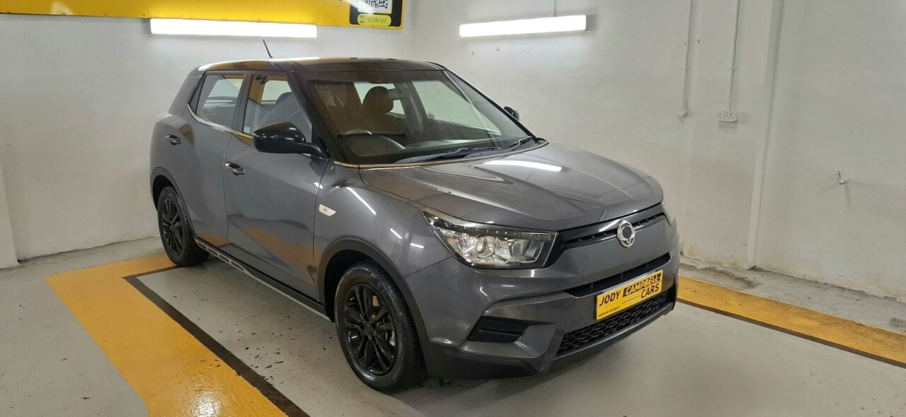 2017 SSANGYONG TIVOLI 1.6 e-XGi SE SUV 5dr Petrol Manual Euro 6 (s/s) (128 ps) - vehicle photo 2 for sale on PureCar