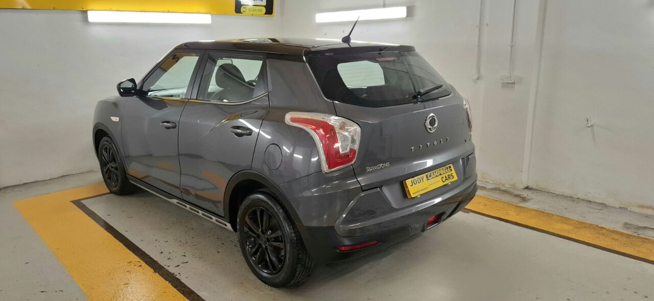 2017 SSANGYONG TIVOLI 1.6 e-XGi SE SUV 5dr Petrol Manual Euro 6 (s/s) (128 ps) - vehicle photo 8 for sale on PureCar