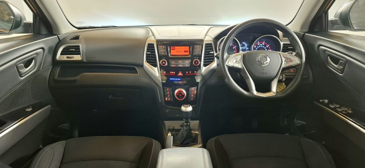 2017 SSANGYONG TIVOLI 1.6 e-XGi SE SUV 5dr Petrol Manual Euro 6 (s/s) (128 ps) - vehicle photo 11 for sale on PureCar