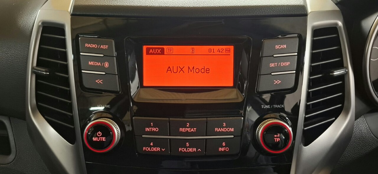 2017 SSANGYONG TIVOLI 1.6 e-XGi SE SUV 5dr Petrol Manual Euro 6 (s/s) (128 ps) - vehicle photo 18 for sale on PureCar