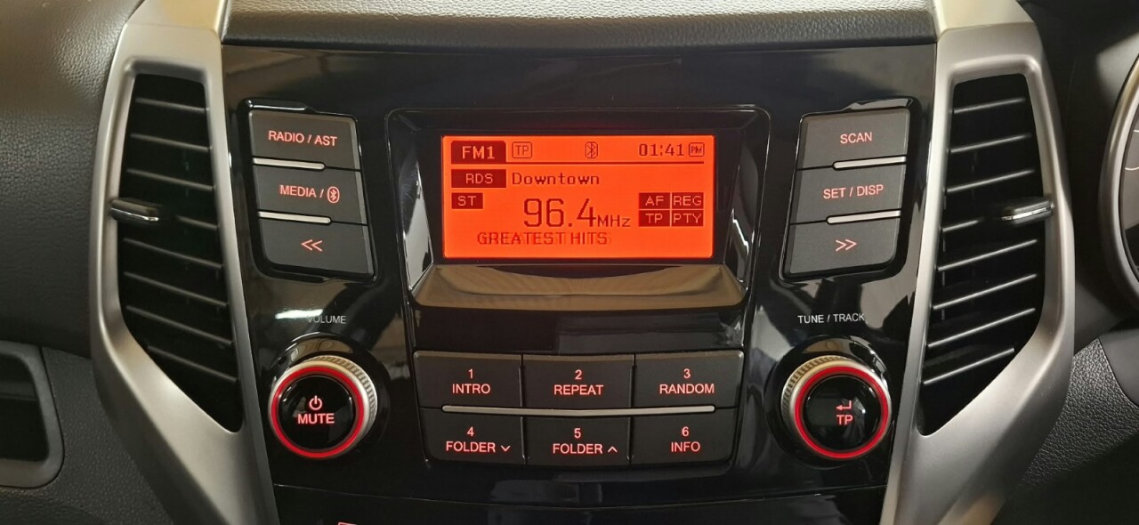 2017 SSANGYONG TIVOLI 1.6 e-XGi SE SUV 5dr Petrol Manual Euro 6 (s/s) (128 ps) - vehicle photo 19 for sale on PureCar