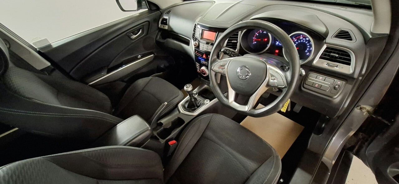 2017 SSANGYONG TIVOLI 1.6 e-XGi SE SUV 5dr Petrol Manual Euro 6 (s/s) (128 ps) - vehicle photo 25 for sale on PureCar