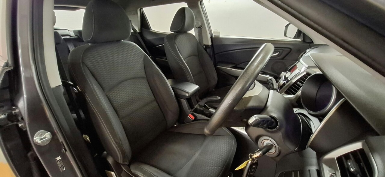 2017 SSANGYONG TIVOLI 1.6 e-XGi SE SUV 5dr Petrol Manual Euro 6 (s/s) (128 ps) - vehicle photo 28 for sale on PureCar