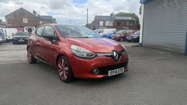 Red 2014 Renault Clio Hatchback Front-wheel drive Manual