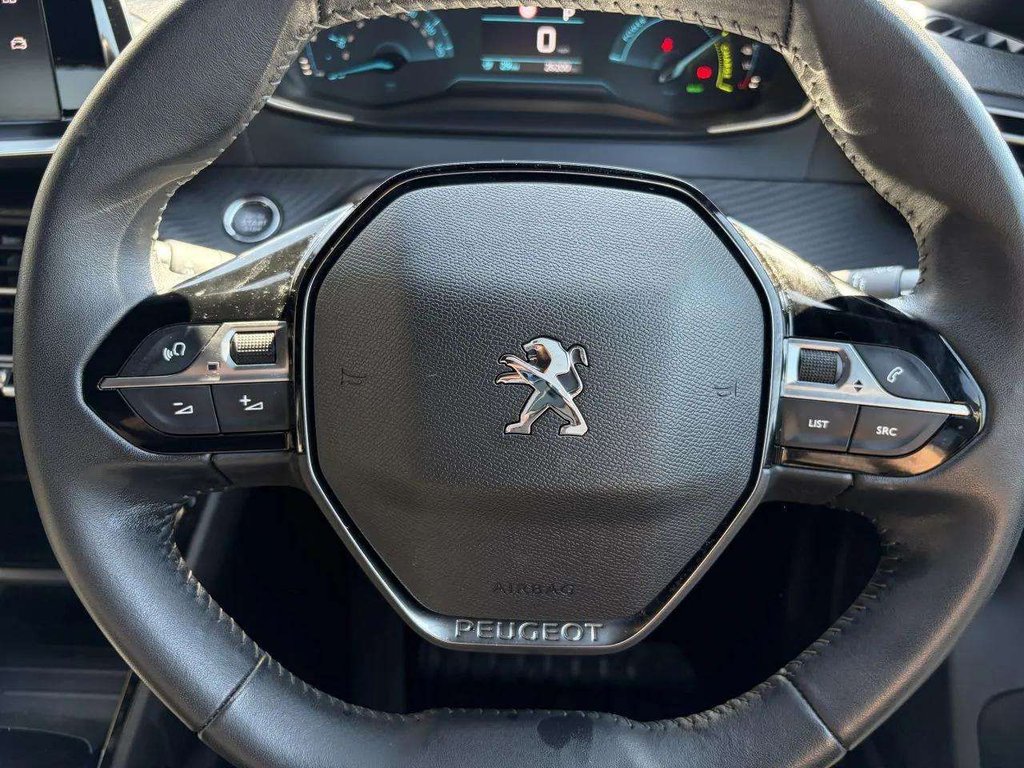 2023 Peugeot e-2008 — image 8