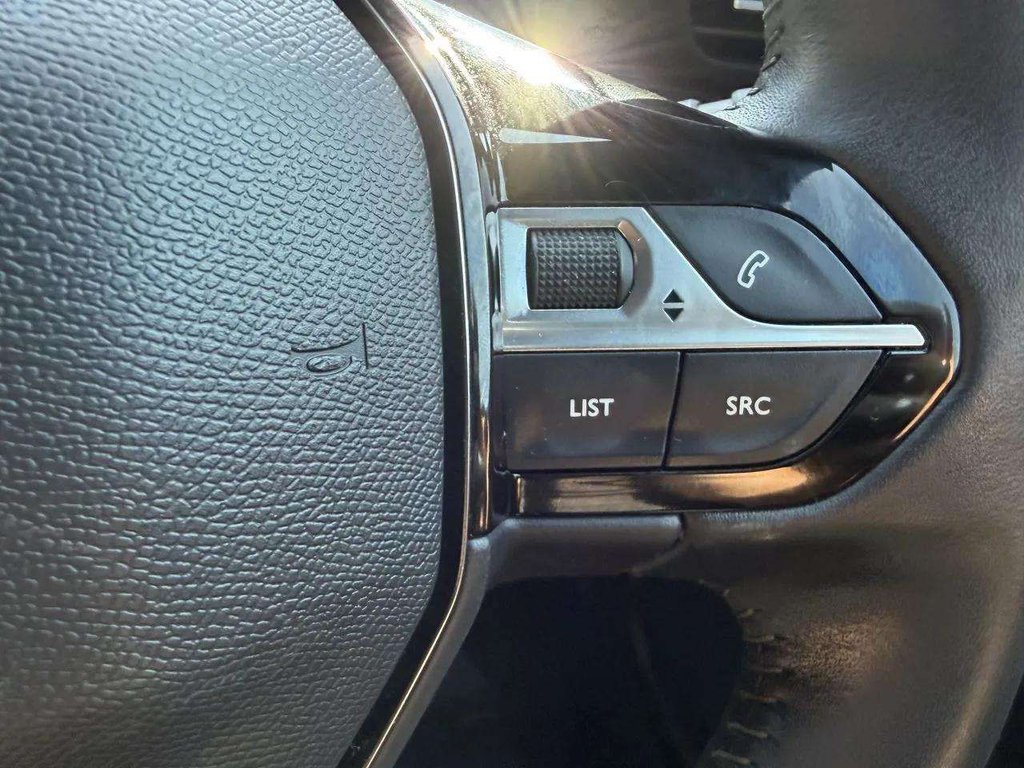 2023 Peugeot e-2008 — image 9