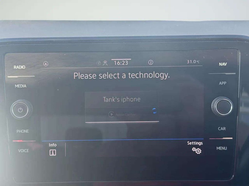 2023 Volkswagen T-Roc — image 5