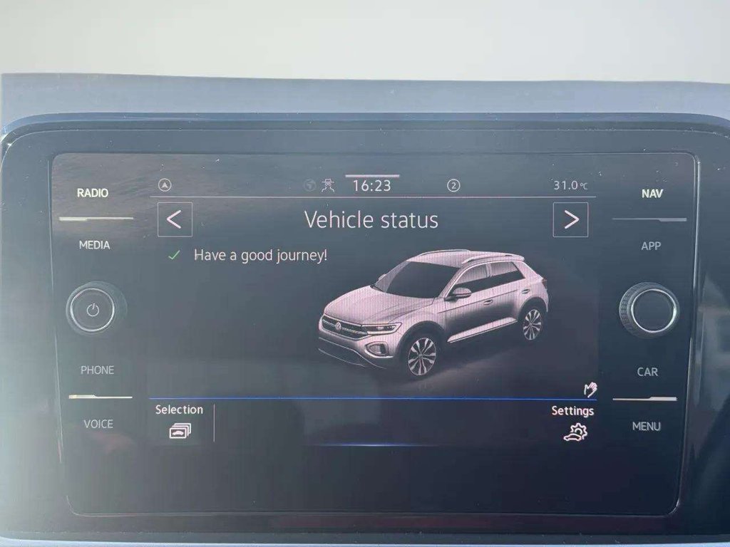 2023 Volkswagen T-Roc — image 6