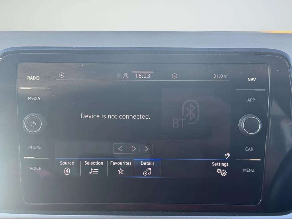 2023 Volkswagen T-Roc — image 7