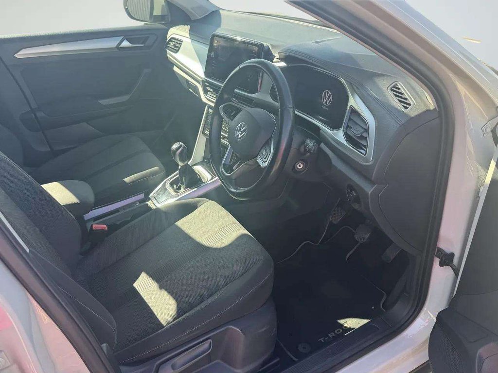 2023 Volkswagen T-Roc — image 11