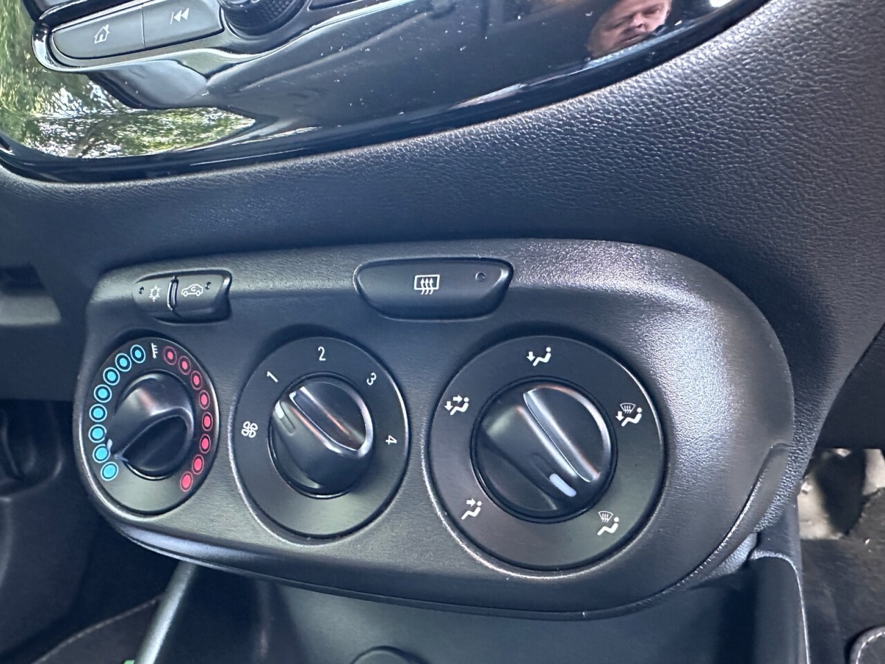 2019 VAUXHALL CORSA 1.4i ecoTEC Griffin Hatchback 5dr Petrol Manual Euro 6 (75 ps) - vehicle photo 10 for sale on PureCar