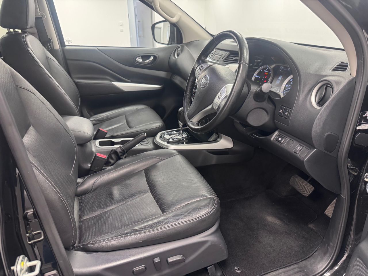 2020 NISSAN NAVARA 2.3 dCi Tekna Pickup Double Cab 4dr Diesel Auto 4WD Euro 6 (190 ps) - vehicle photo 11 for sale on PureCar