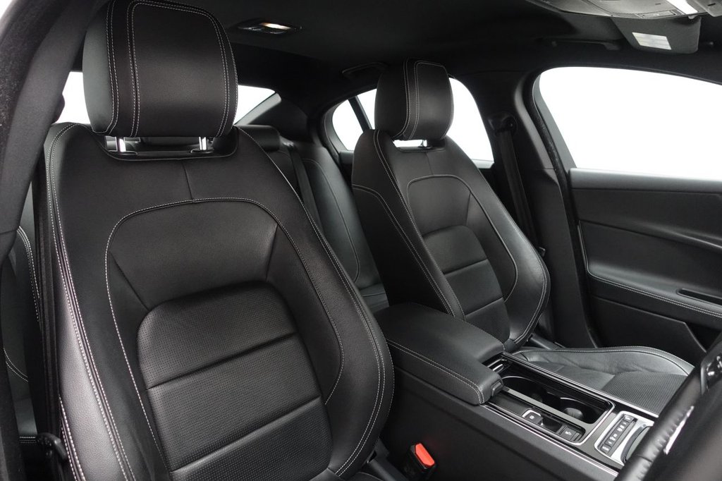 2018 Jaguar XE — image 3