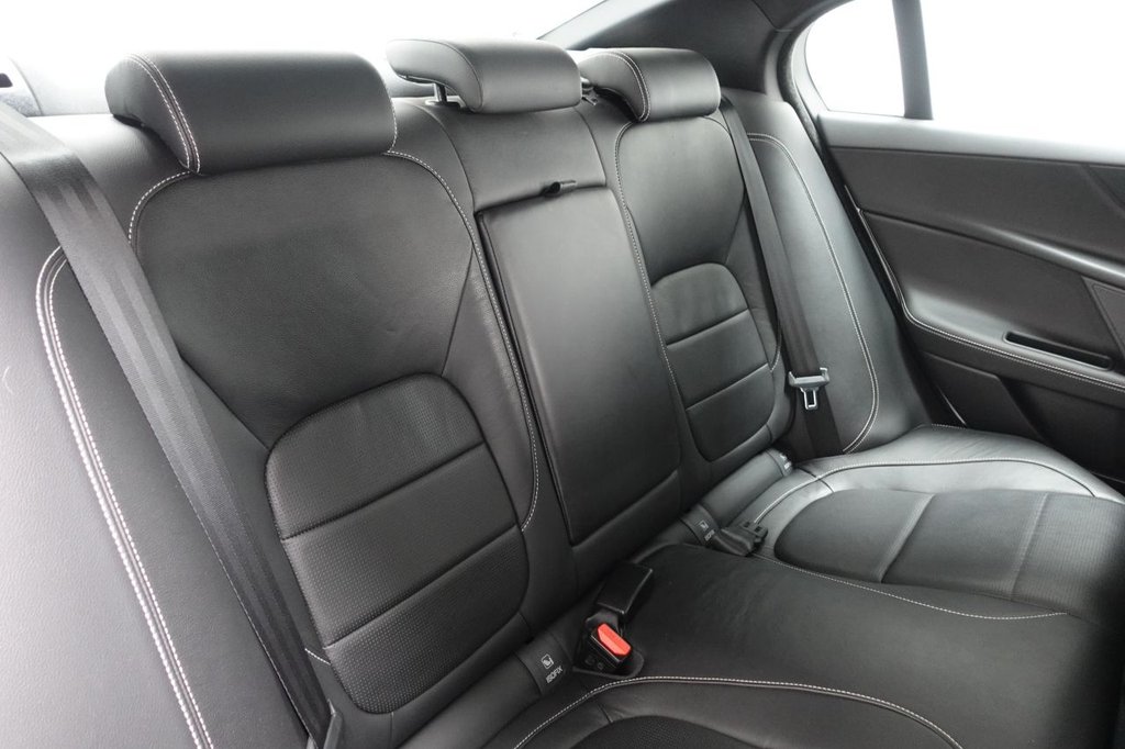 2018 Jaguar XE — image 12
