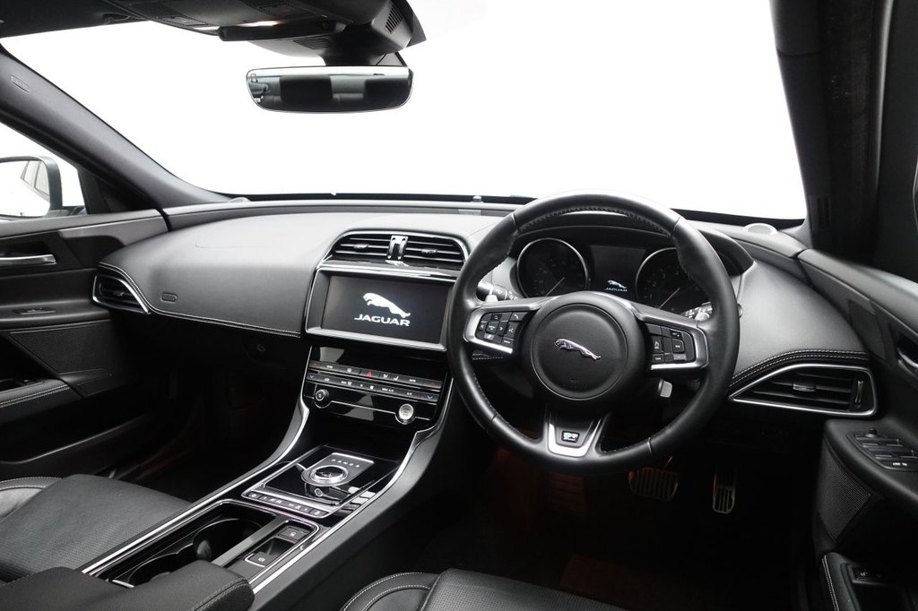 2018 Jaguar XE — image 10