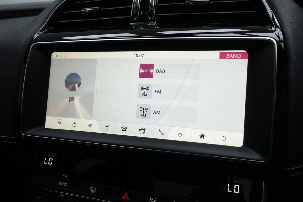 2018 Jaguar XE — image 18