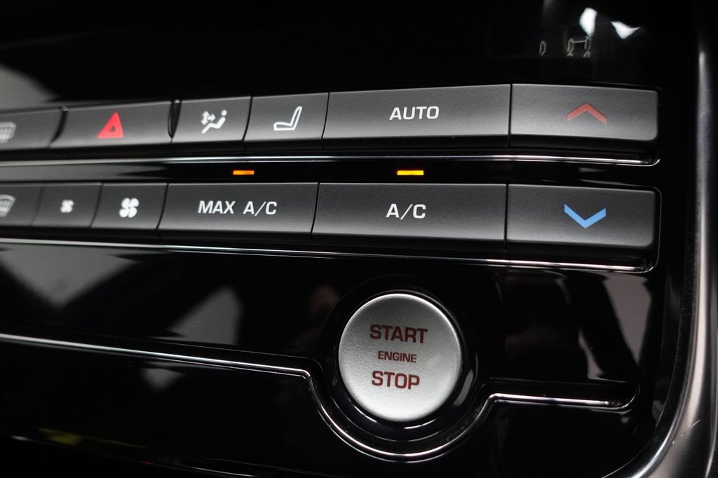 2018 Jaguar XE — image 26