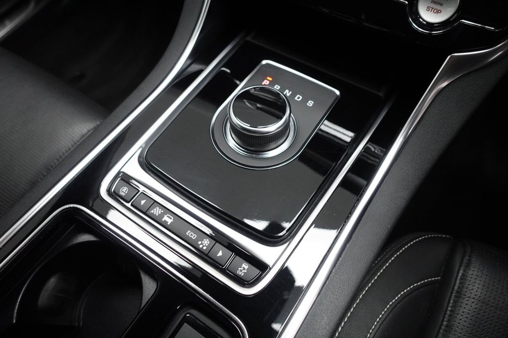 2018 Jaguar XE — image 27