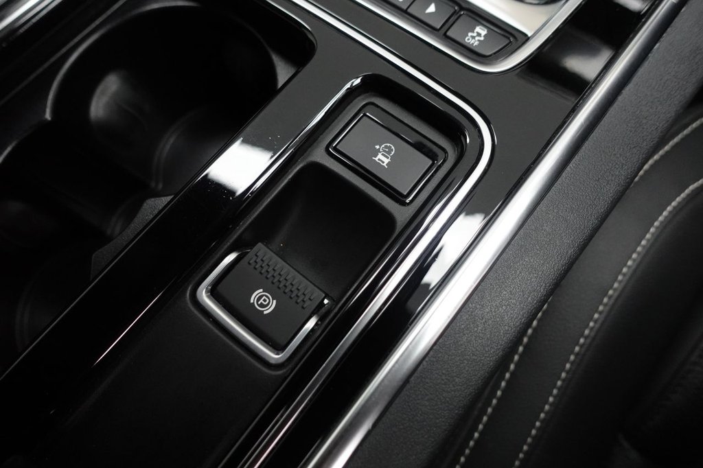 2018 Jaguar XE — image 30