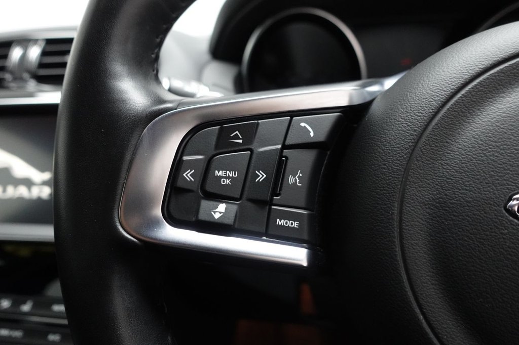 2018 Jaguar XE — image 21
