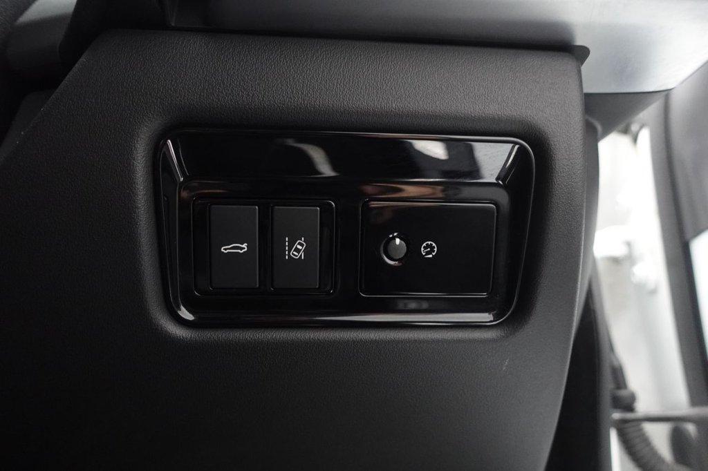 2018 Jaguar XE — image 31