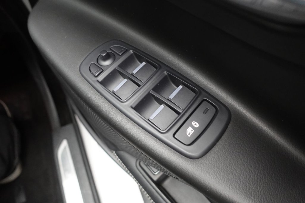 2018 Jaguar XE — image 32