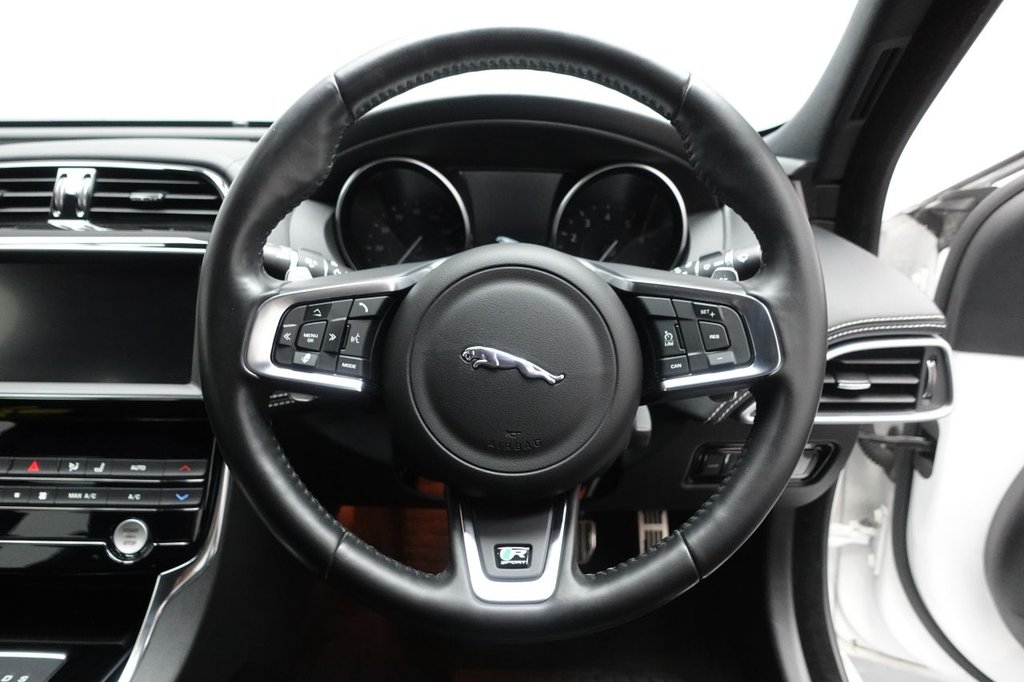 2018 Jaguar XE — image 20