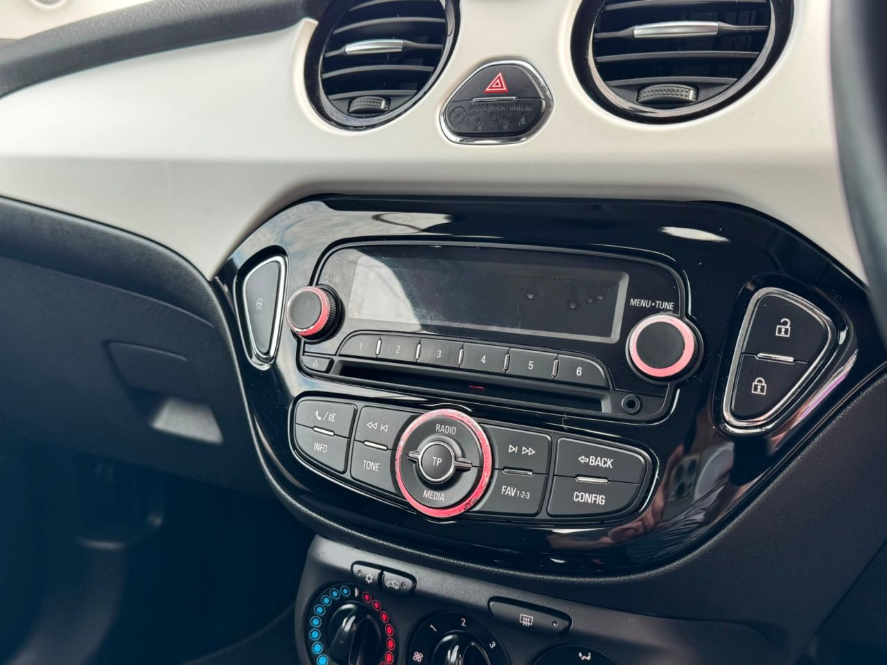 2016 VAUXHALL ADAM 1.2i JAM Hatchback 3dr Petrol Manual Euro 6 (70 ps) - vehicle photo 16 for sale on PureCar