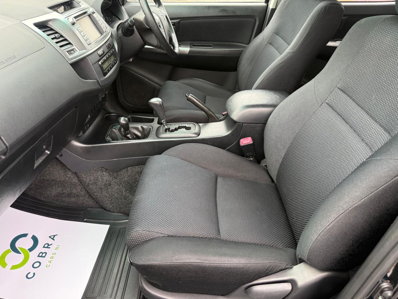 2015 TOYOTA HILUX 3.0 D-4D Invincible Pickup Double Cab 4dr Diesel Auto 4WD Euro 5 (171 ps) - vehicle photo 14 for sale on PureCar