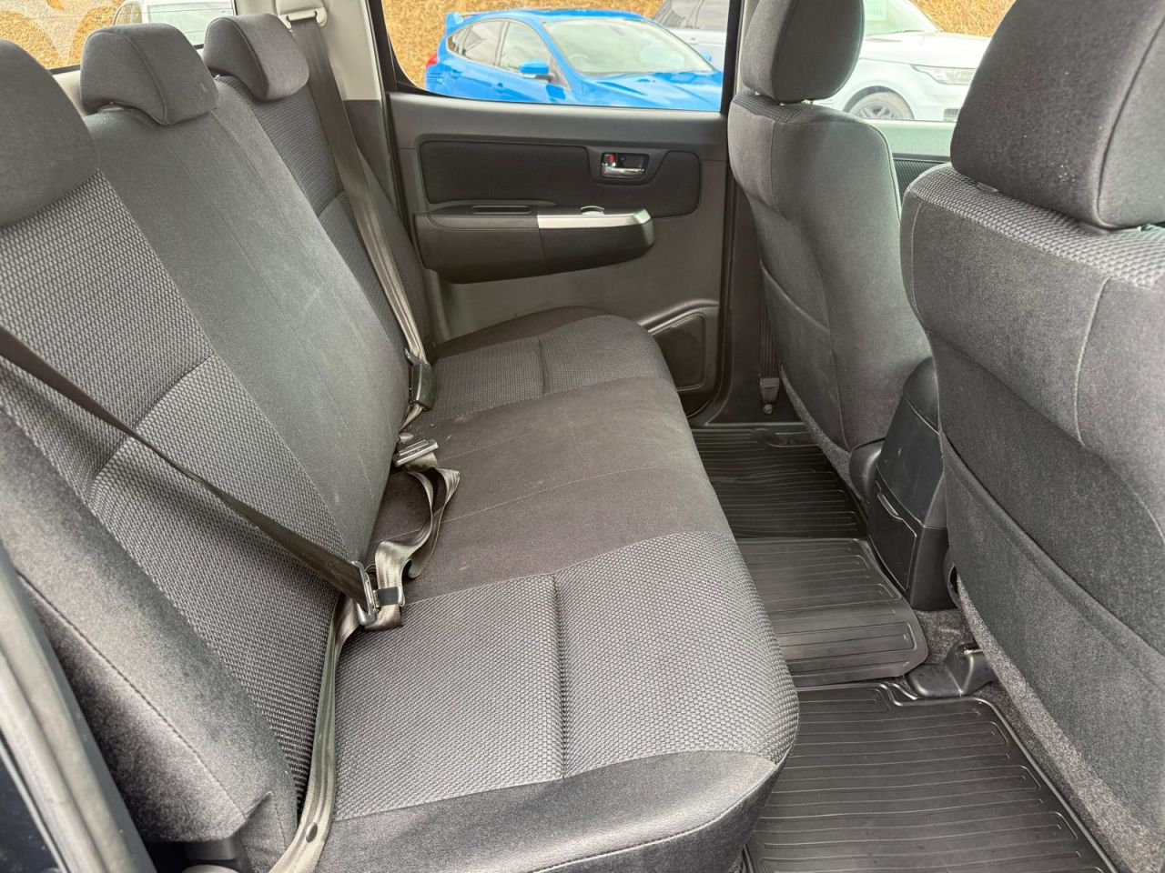 2015 TOYOTA HILUX 3.0 D-4D Invincible Pickup Double Cab 4dr Diesel Auto 4WD Euro 5 (171 ps) - vehicle photo 17 for sale on PureCar