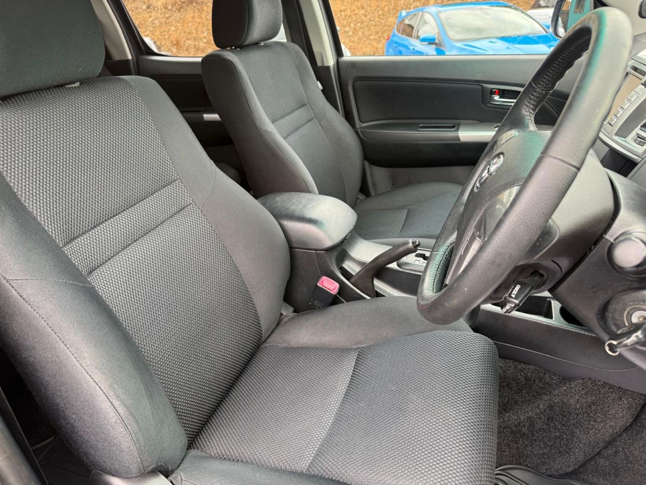 2015 TOYOTA HILUX 3.0 D-4D Invincible Pickup Double Cab 4dr Diesel Auto 4WD Euro 5 (171 ps) - vehicle photo 16 for sale on PureCar