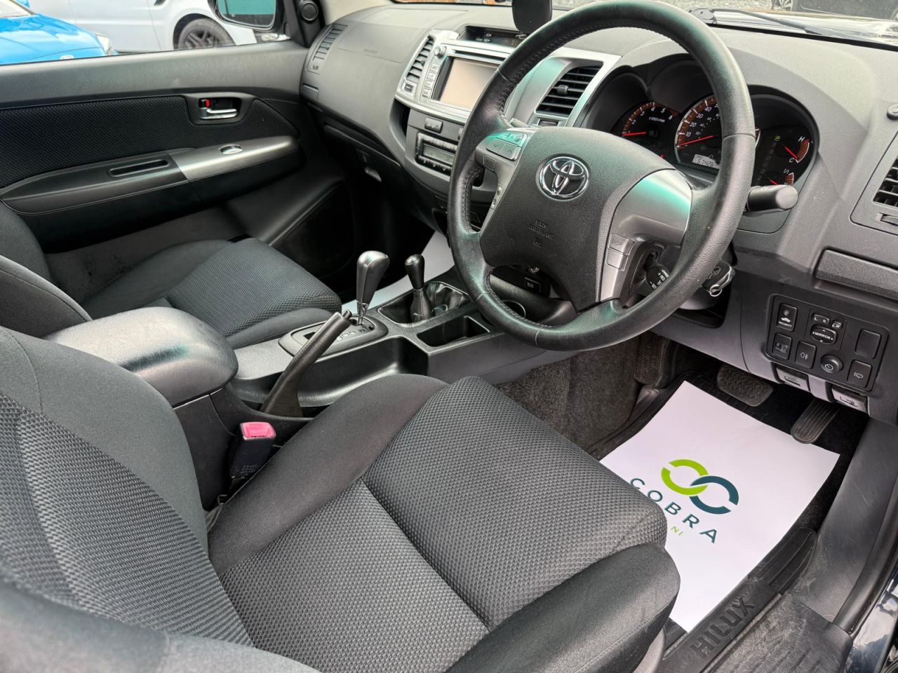 2015 TOYOTA HILUX 3.0 D-4D Invincible Pickup Double Cab 4dr Diesel Auto 4WD Euro 5 (171 ps) - vehicle photo 12 for sale on PureCar