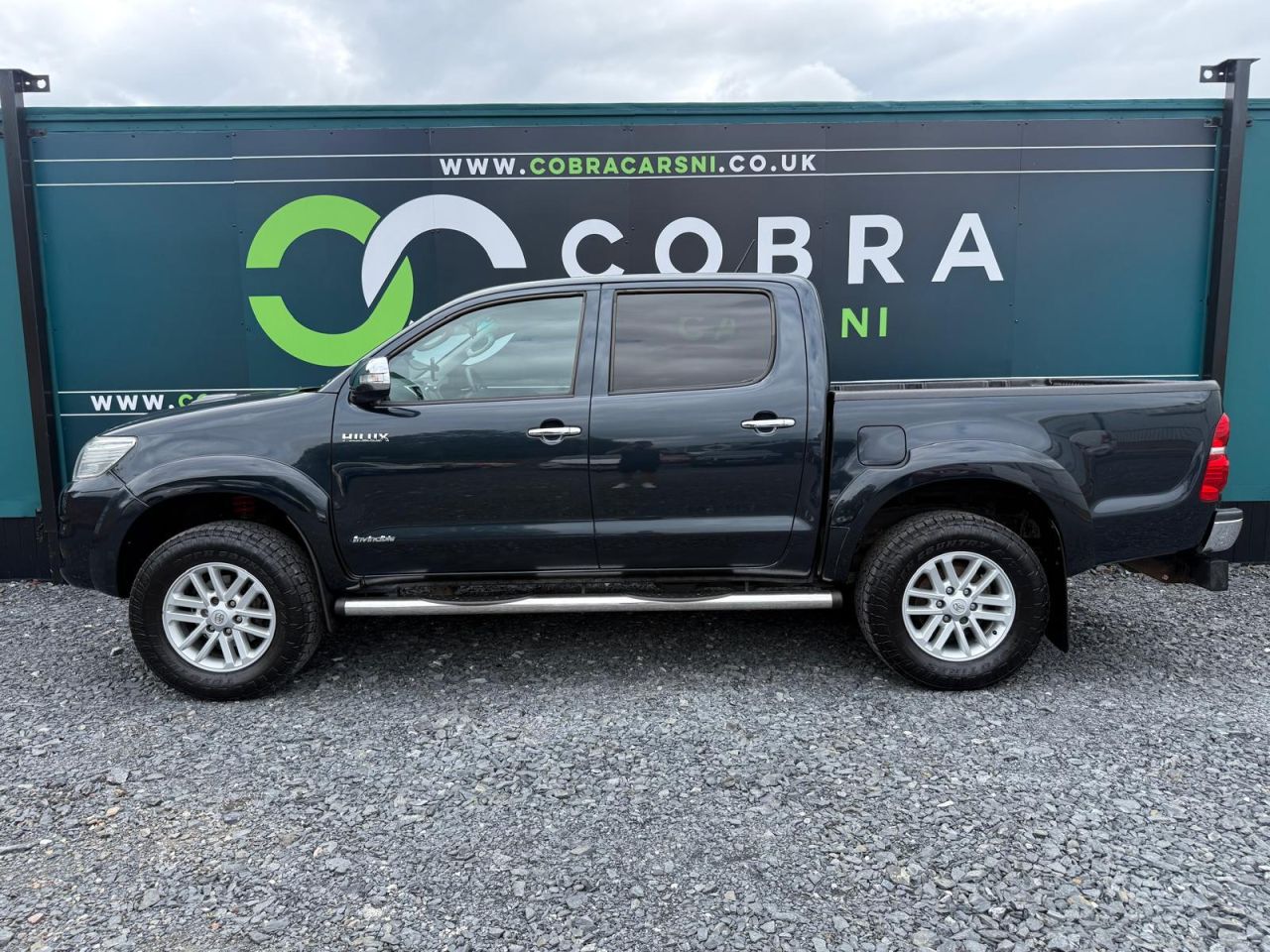 2015 TOYOTA HILUX 3.0 D-4D Invincible Pickup Double Cab 4dr Diesel Auto 4WD Euro 5 (171 ps) - vehicle photo 7 for sale on PureCar