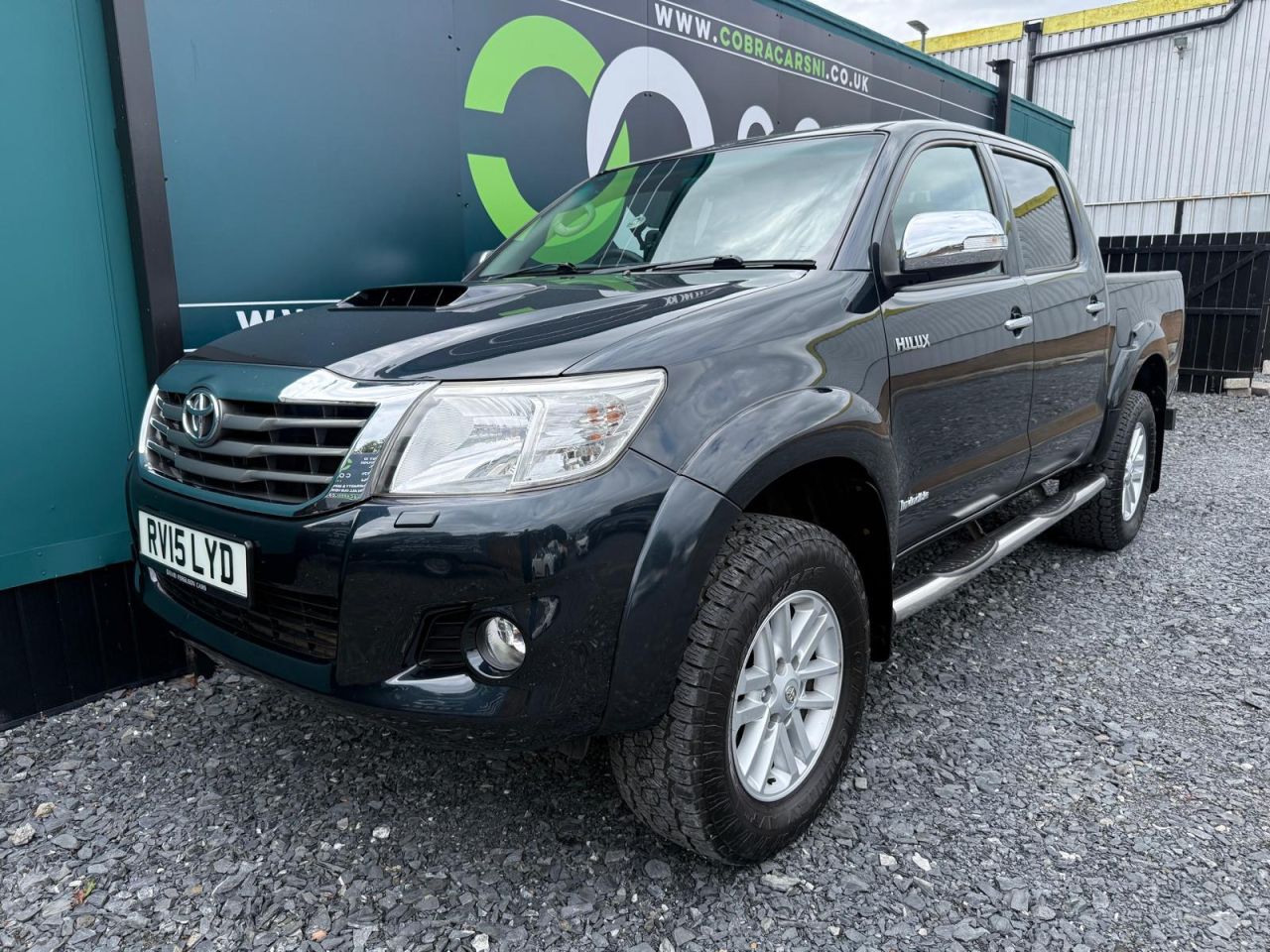 2015 TOYOTA HILUX 3.0 D-4D Invincible Pickup Double Cab 4dr Diesel Auto 4WD Euro 5 (171 ps) - vehicle photo 6 for sale on PureCar