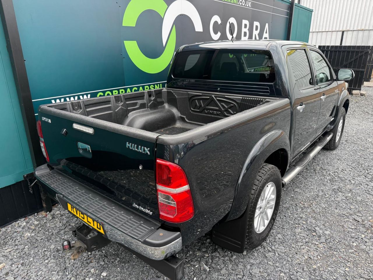 2015 TOYOTA HILUX 3.0 D-4D Invincible Pickup Double Cab 4dr Diesel Auto 4WD Euro 5 (171 ps) - vehicle photo 5 for sale on PureCar