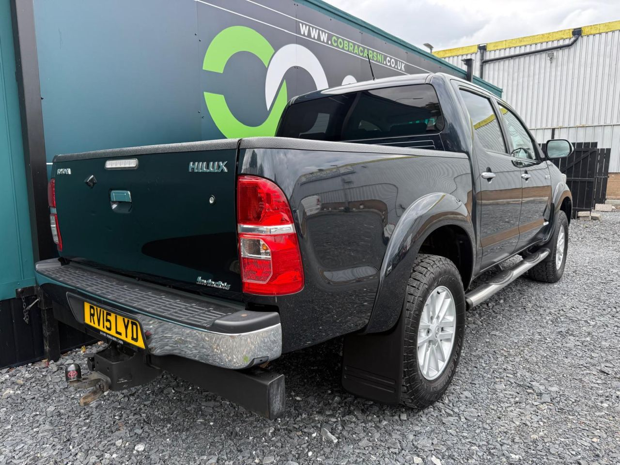 2015 TOYOTA HILUX 3.0 D-4D Invincible Pickup Double Cab 4dr Diesel Auto 4WD Euro 5 (171 ps) - vehicle photo 4 for sale on PureCar