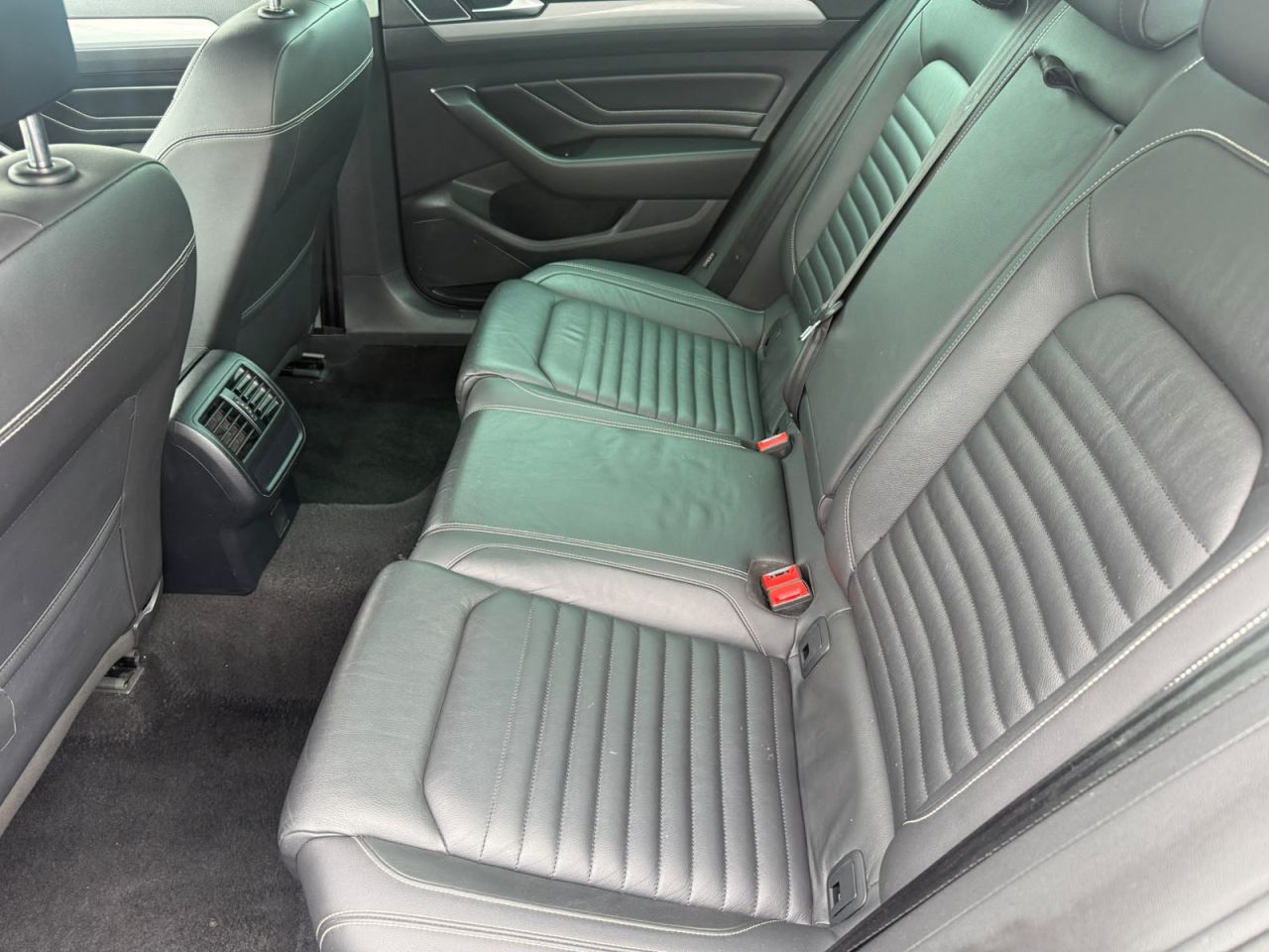 2020 VOLKSWAGEN PASSAT 1.6 TDI SEL Saloon 4dr Diesel DSG Euro 6 (s/s) (120 ps) - vehicle photo 18 for sale on PureCar