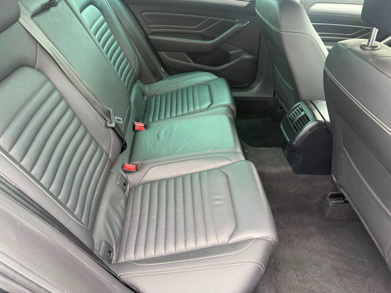 2020 VOLKSWAGEN PASSAT 1.6 TDI SEL Saloon 4dr Diesel DSG Euro 6 (s/s) (120 ps) - vehicle photo 19 for sale on PureCar