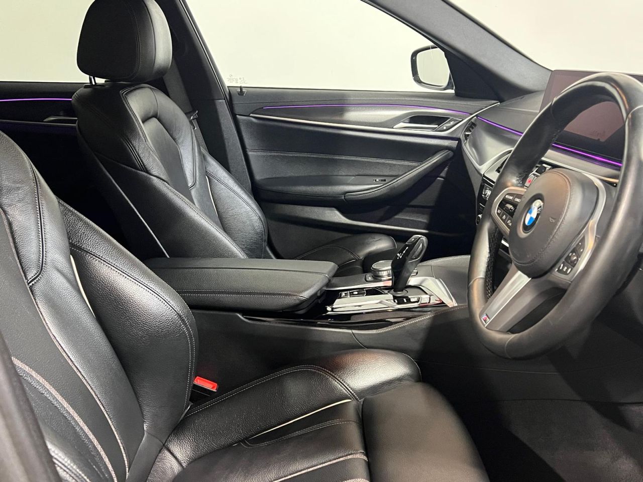 2022 BMW 5 SERIES 3.0 530d MHT M Sport Saloon 4dr Diesel Hybrid Steptronic xDrive Euro 6 (s/s - vehicle photo 10 for sale on PureCar