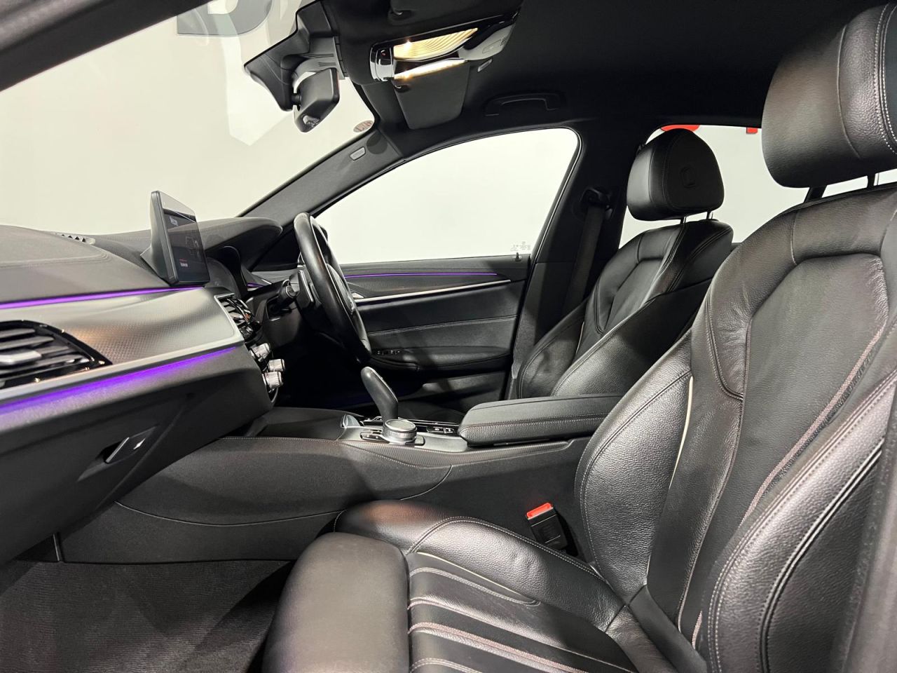 2022 BMW 5 SERIES 3.0 530d MHT M Sport Saloon 4dr Diesel Hybrid Steptronic xDrive Euro 6 (s/s - vehicle photo 4 for sale on PureCar