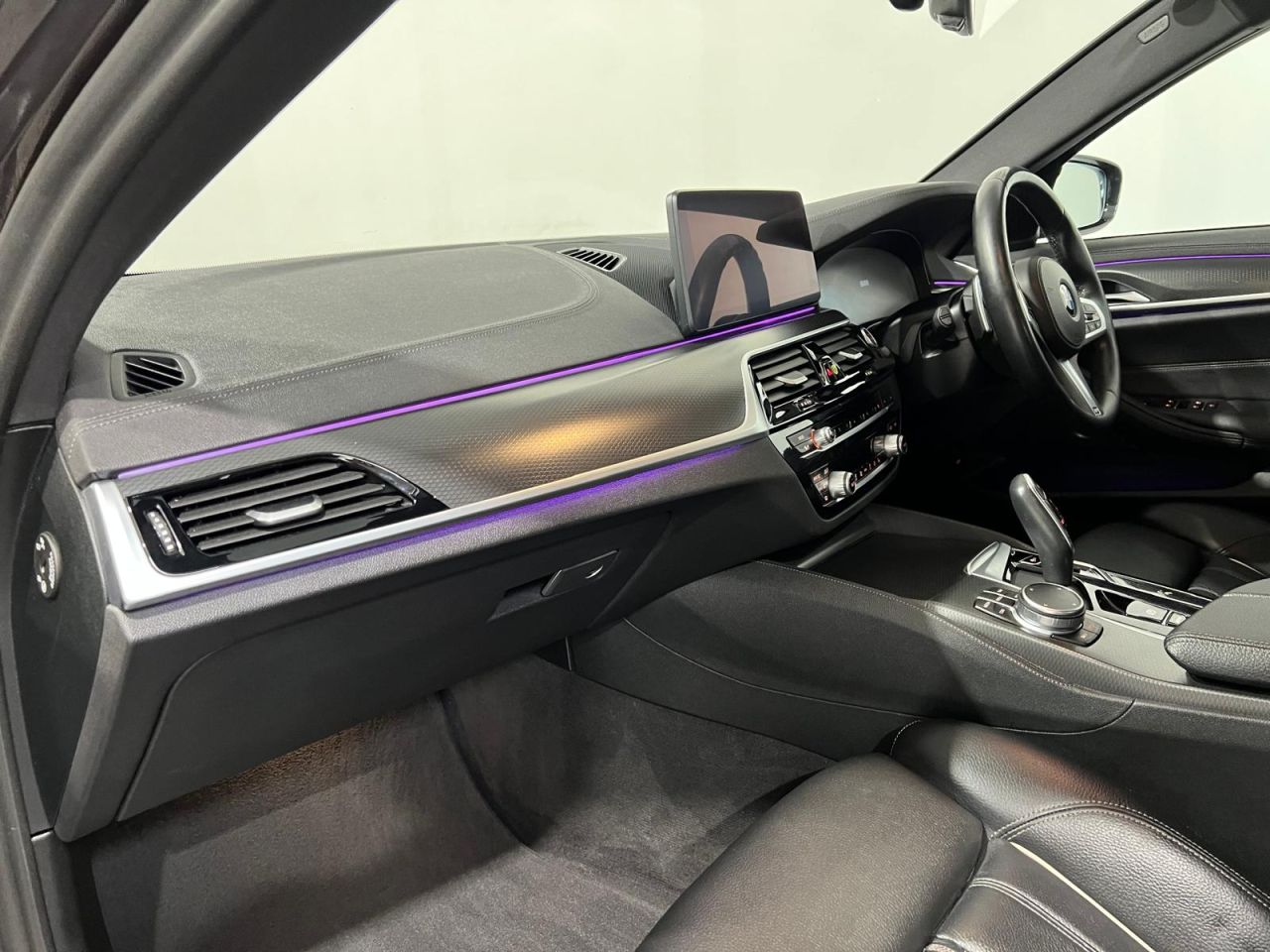 2022 BMW 5 SERIES 3.0 530d MHT M Sport Saloon 4dr Diesel Hybrid Steptronic xDrive Euro 6 (s/s - vehicle photo 3 for sale on PureCar