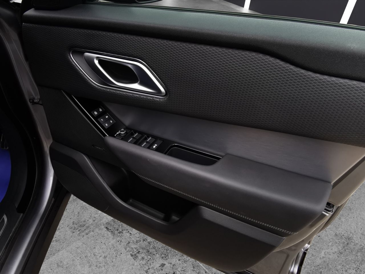 2022 LAND ROVER RANGE ROVER VELAR 2.0 D200 MHEV R-Dynamic SE SUV 5dr Diesel Auto 4WD Euro 6 (s/s) (204 ps) Pa - vehicle photo 12 for sale on PureCar